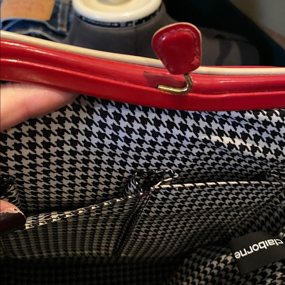 Vintage Liz Claiborne Red and Cream Piped Bowling Style Bag - Picture 12 of 16